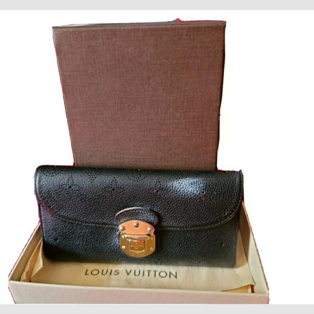 100% Auth LOUIS VUITTON Mahina wallet